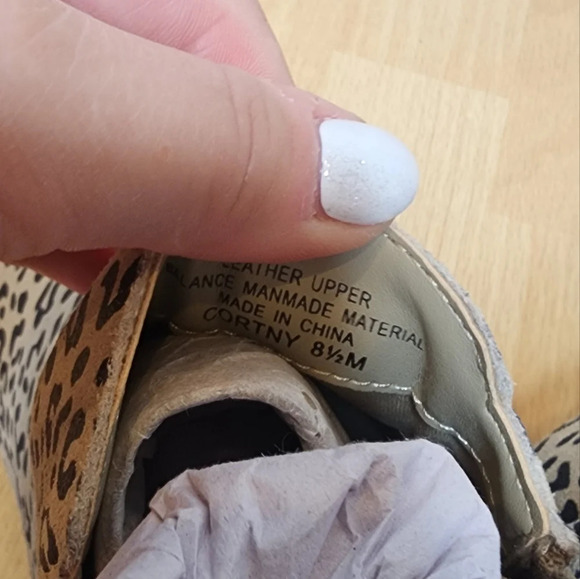 NWT Violet & Red Leather cheetah leopard cortny heeled booties size 8.5M - Picture 5 of 13